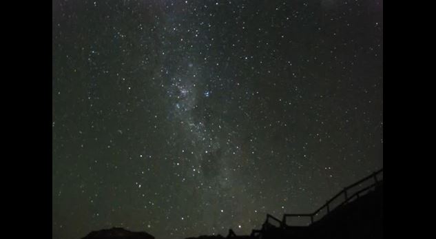 Night Sky Shoot – First ever attempt on manual timelapse) Nikon D80 – few seconds of footage.